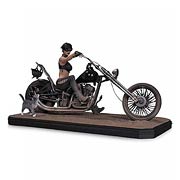 DC Comics Gotham City Garage Catwoman Statue
